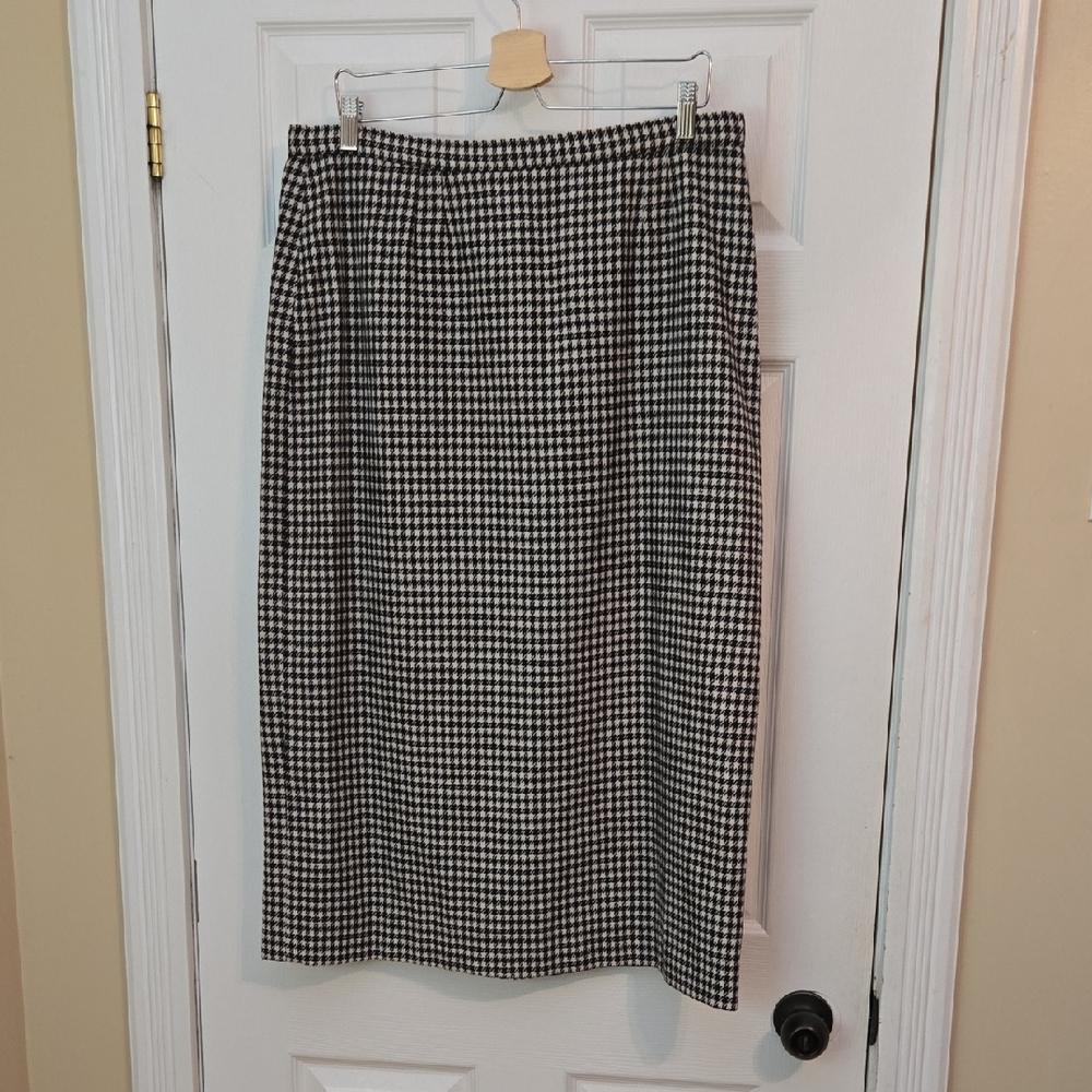 Classic Black and White Houndstooth Maxi Skirt